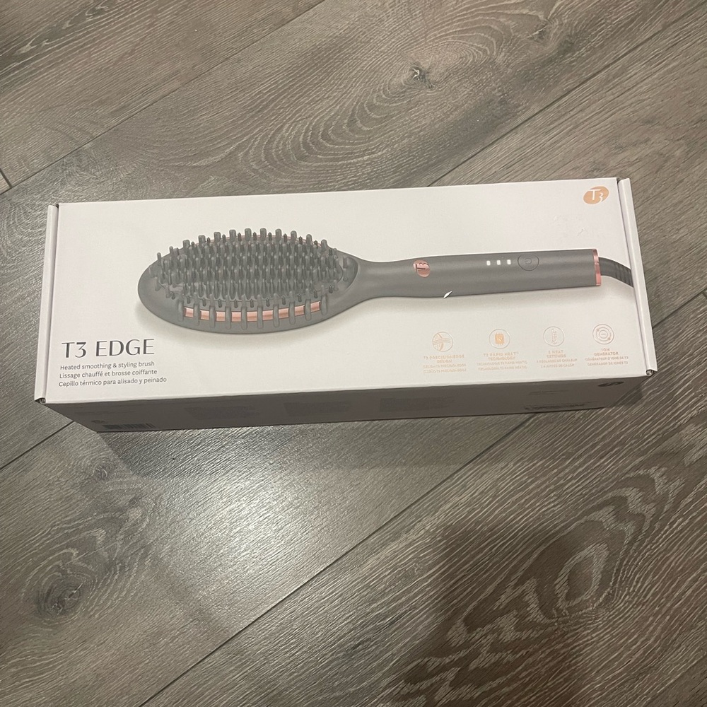 T3 Edge heated brush for styling , straightening and smoothing . BNIB